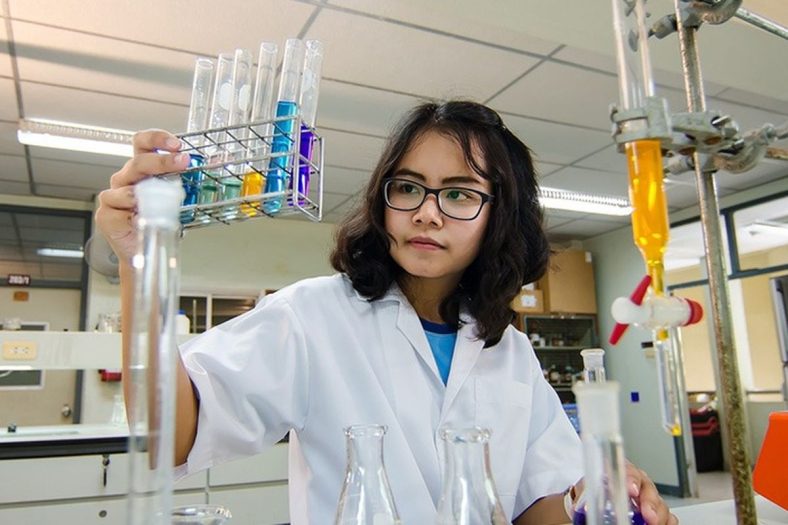 Universitas Jurusan Farmasi